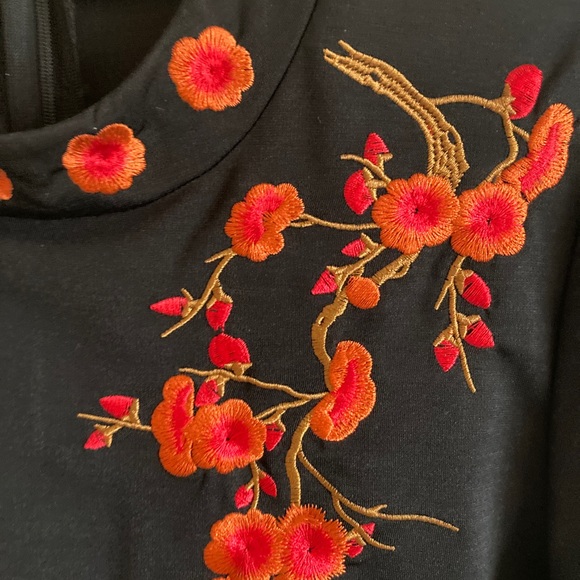 Black slimming dress Asian Floral design great fabric! 🌸 - Picture 3 of 14